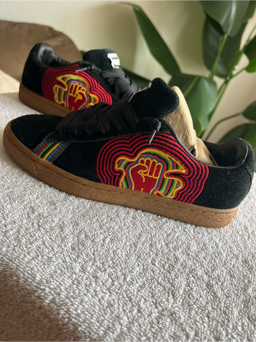 PUMA Black Suede 50th Anniversary POWER THRU PEACE fist Sneakers 6/6.5 Women